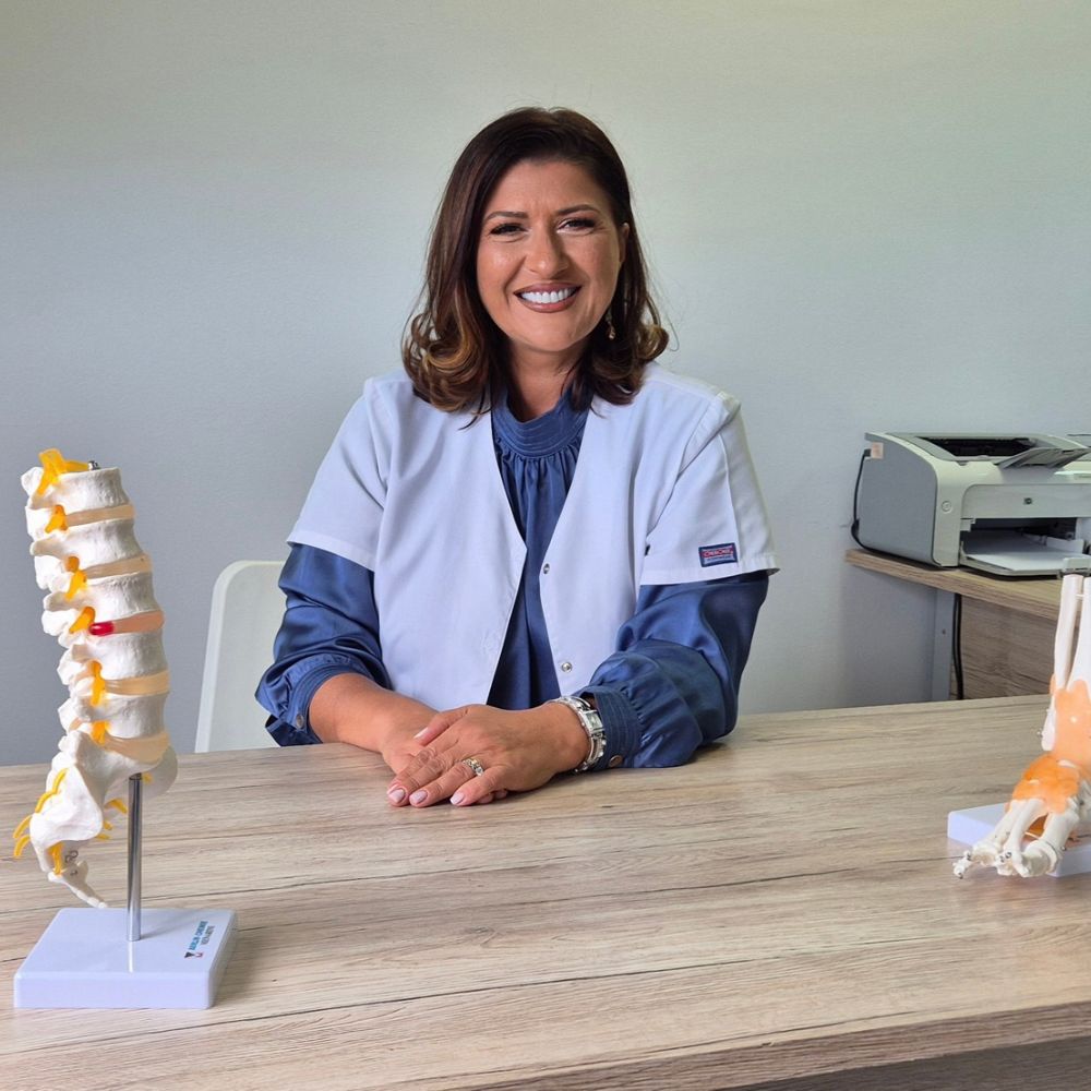 Dr. Cipriana Dimitrakopoulos, medic specialist Reumatologie în București, în cabinet