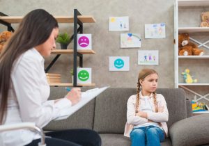 Evaluarea unui copil în cadrul unei consultații de psihiatrie pediatrică pentru autism
